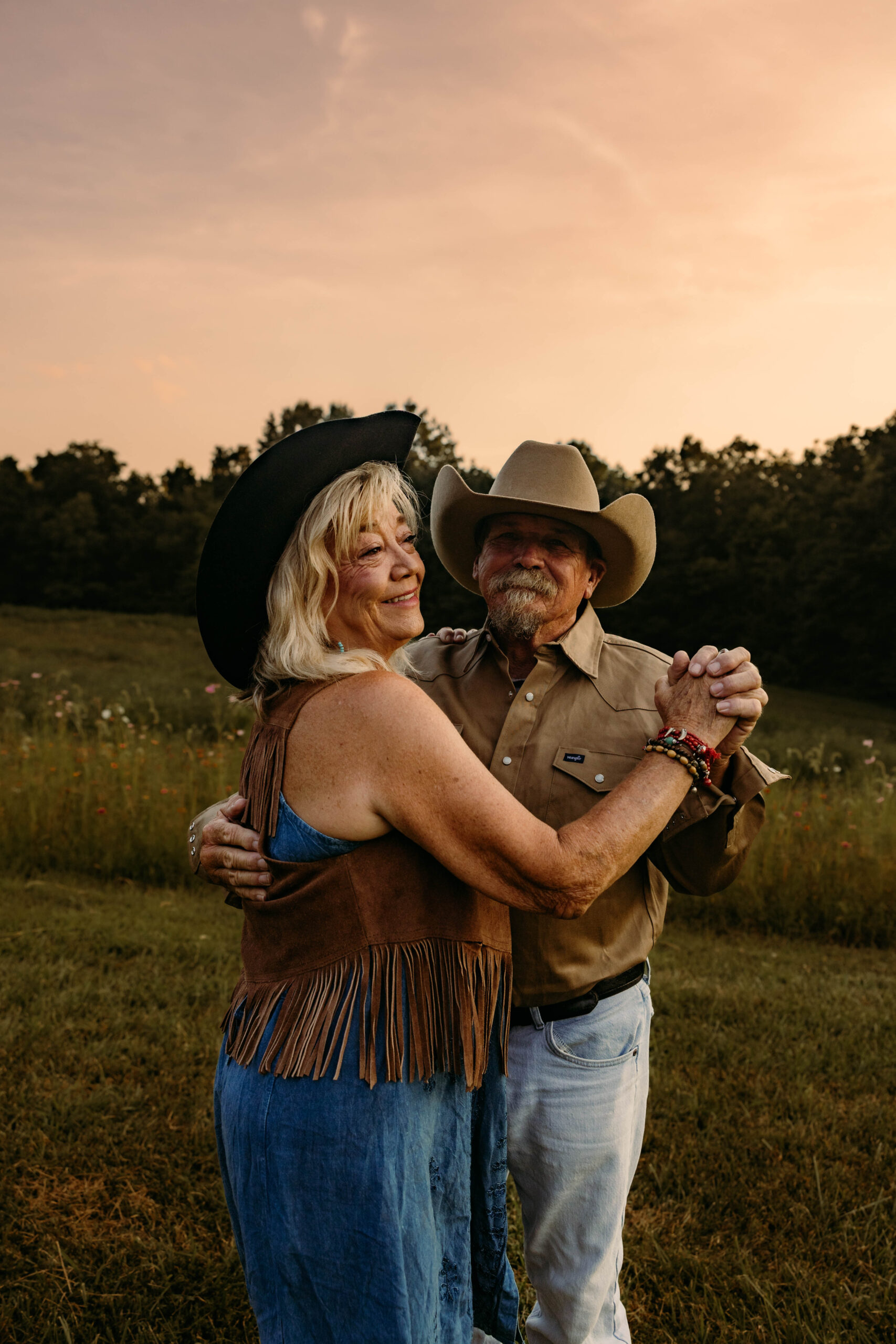 Couple enjoying Western-inspired lifestyle photoshoot in Missouri